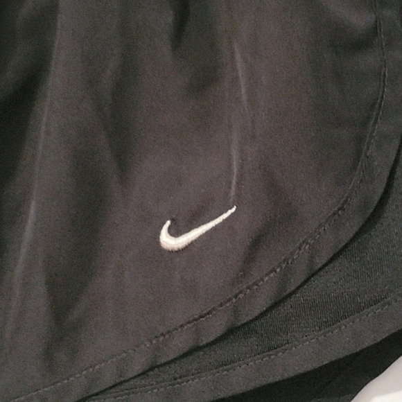 Nike Small Black Shorts - Picture 3 of 4